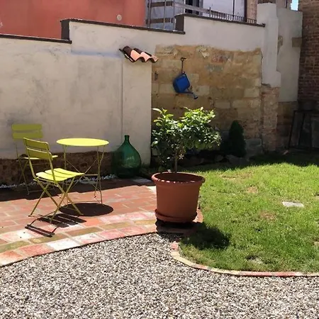 Magalocanda Stanze Sotto Al Castello 3*