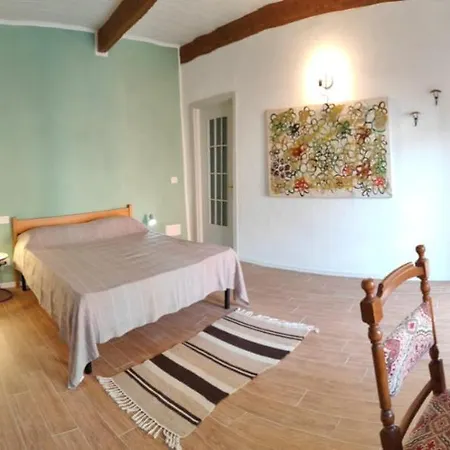 Bed & Breakfast Magalocanda Stanze Sotto Al Castello 3*