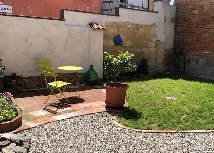 Magalocanda Stanze Sotto Al Castello 3*