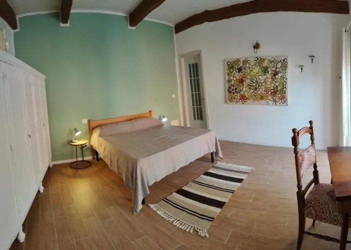 Bed & Breakfast Magalocanda Stanze Sotto Al Castello 3*