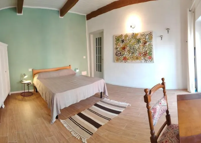 Bed & Breakfast Magalocanda Stanze Sotto Al Castello 3*
